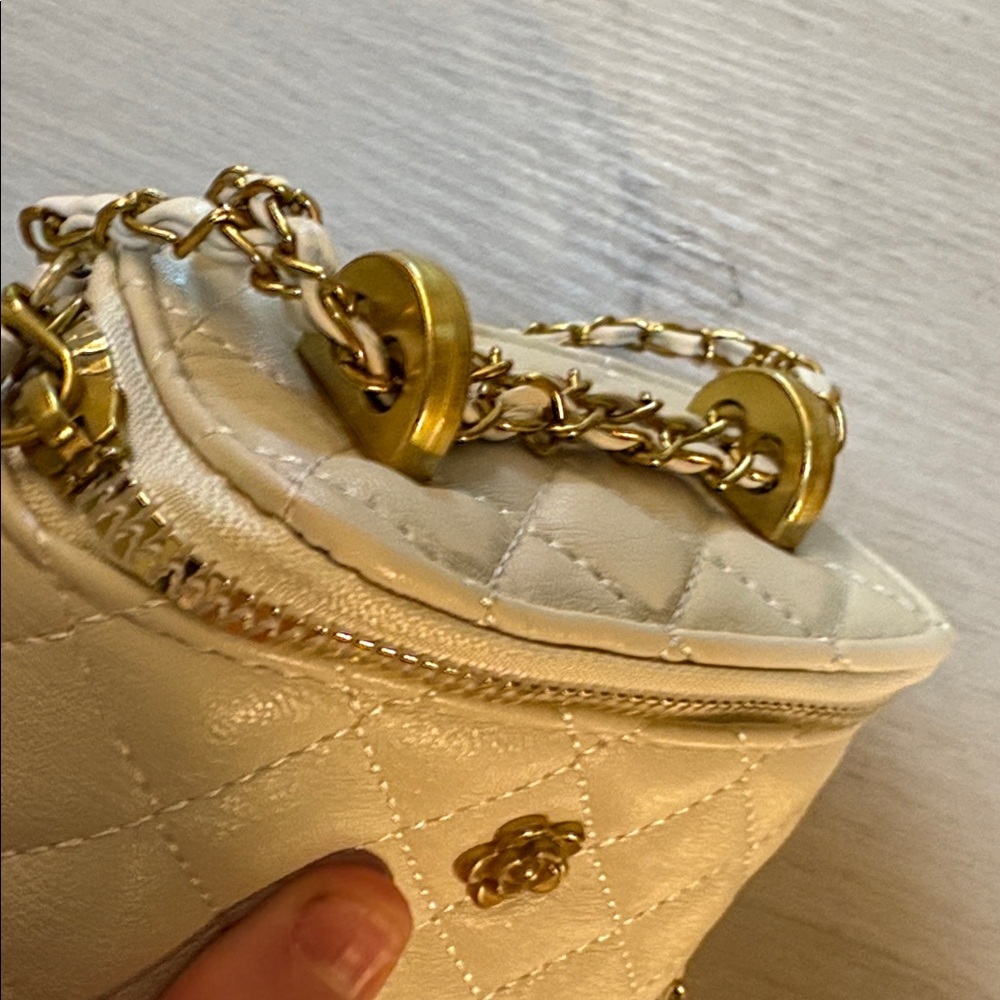 New Cream Quilted Chain mini Bag 4.5" x 4" - Picture 4 of 10